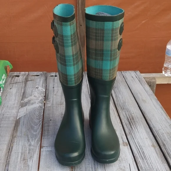 UGG plaid x hunter green rainboots - Picture 2 of 15